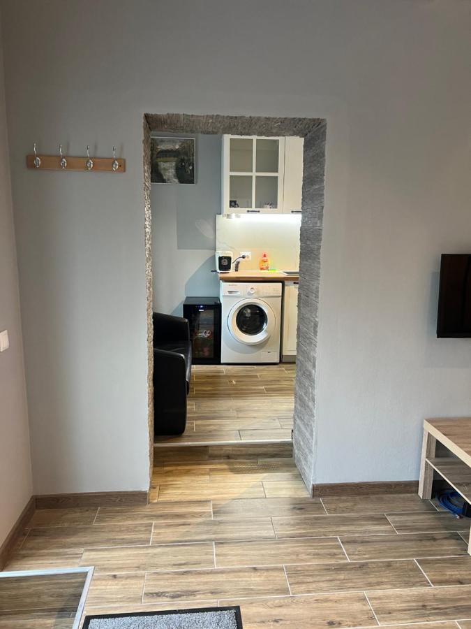 Benny & Bella Guest House Oradea Bagian luar foto